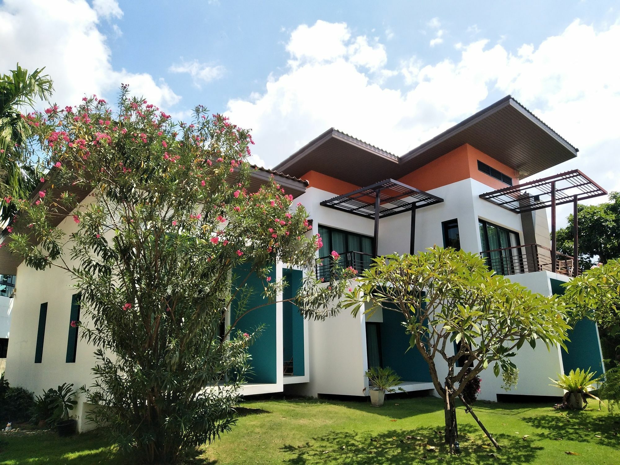 Baan Issara Hotel Nakhon Ratchasima Exterior photo